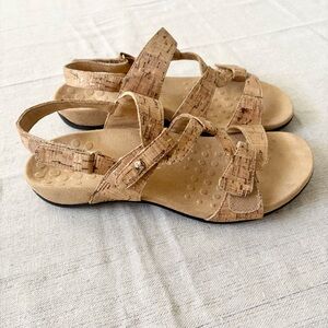 Vionic Amber Cork Sandals Women Size 9 Walking Travel Outdoor Orthopedic